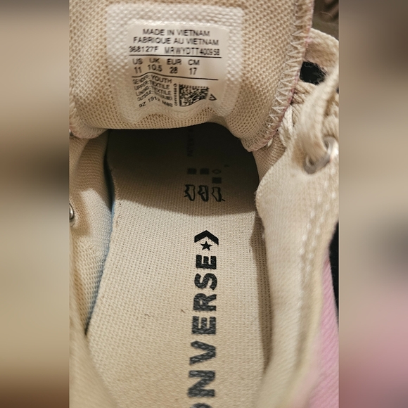 11C pink converse - Picture 3 of 4